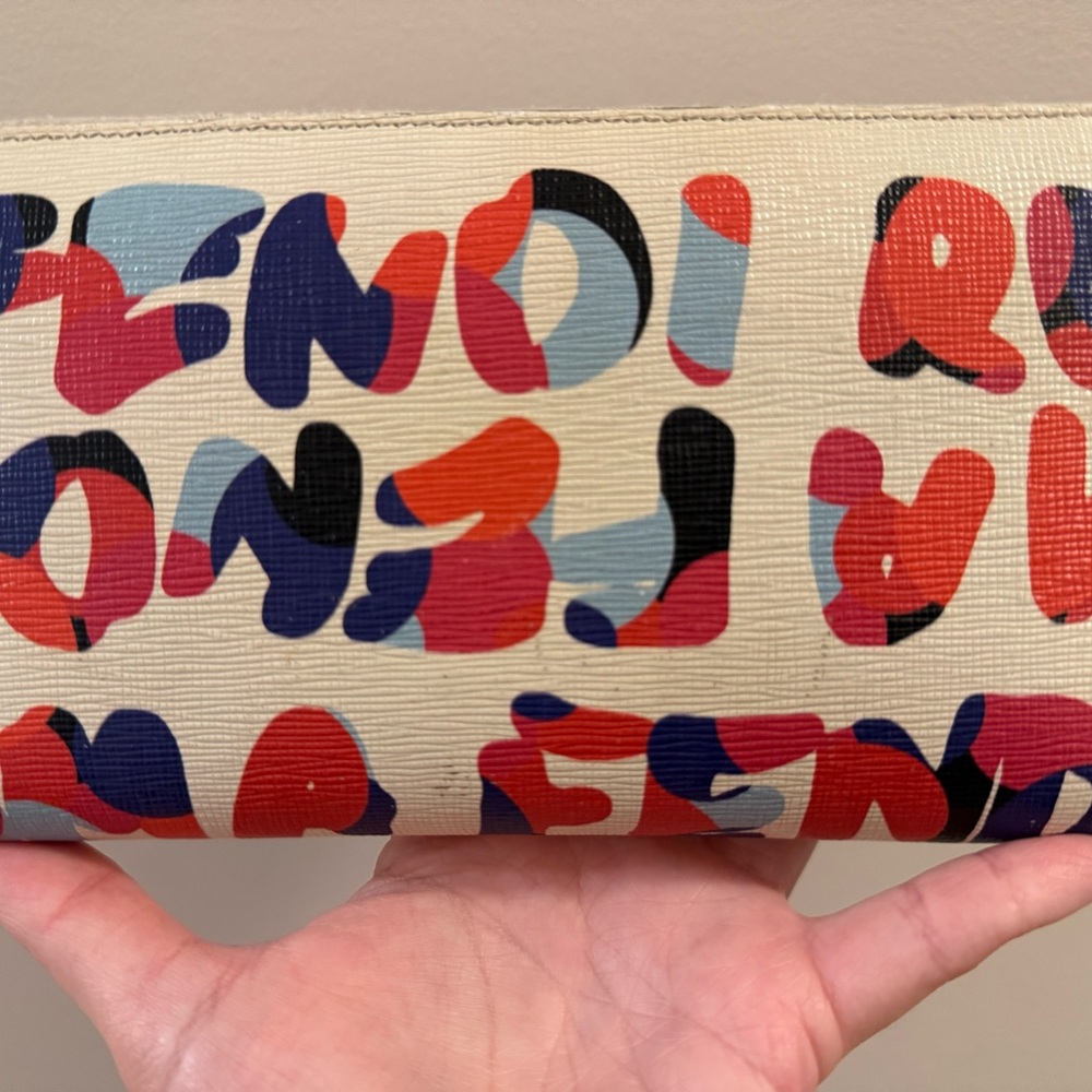 **RARE** Fendi Graffiti Long Wallet - Picture 4 of 10